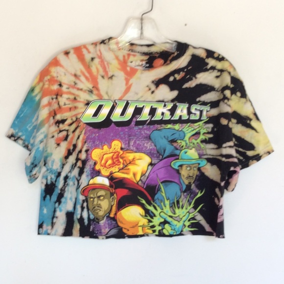 OutKast Tops - Rare OutKast Cropped T shirt